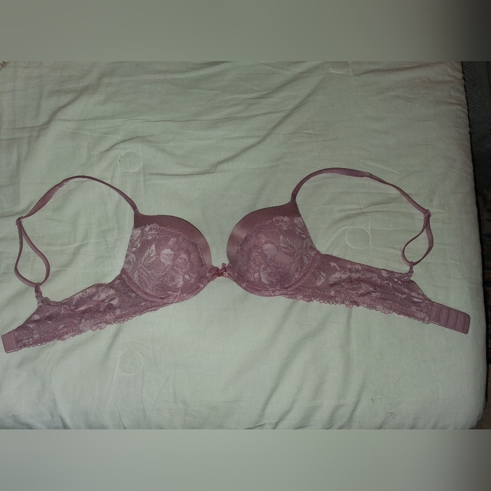 Victoria's Secret Body By Victoria Push-Up Lace Bra in Mauve. 32B - Picture 6 of 9